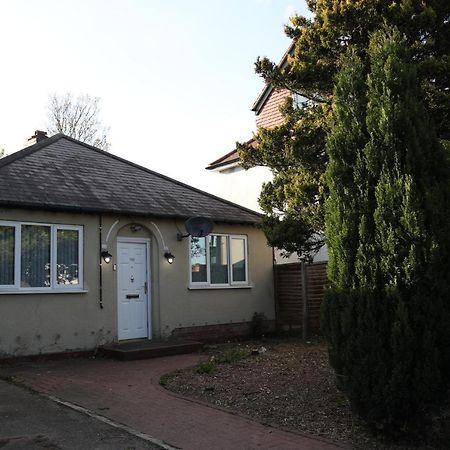 Cosy 3-Bed Bungalow Nec Airport Close To Amenities برمنغهام المظهر الخارجي الصورة