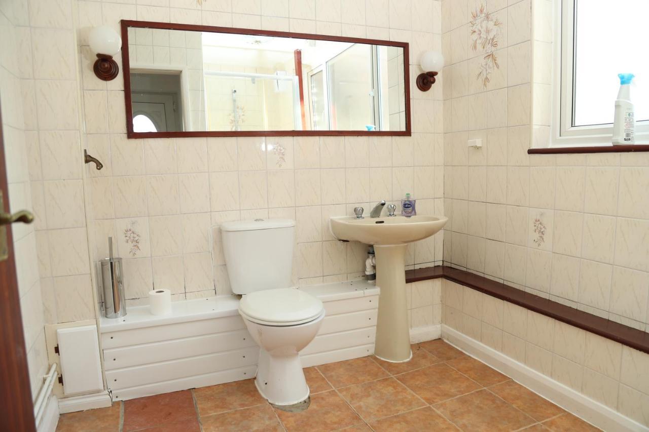 Cosy 3-Bed Bungalow Nec Airport Close To Amenities برمنغهام المظهر الخارجي الصورة